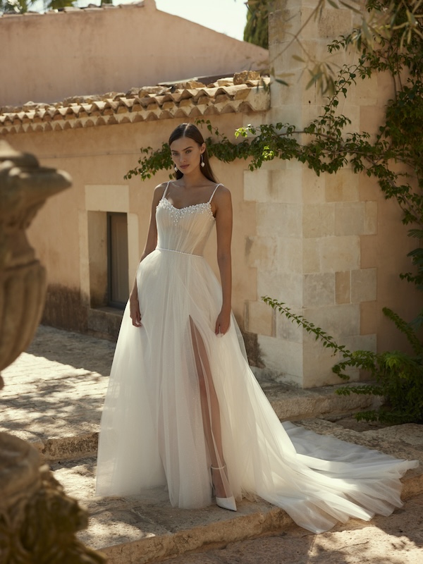 Das Brautkleid Elba vom Hersteller Modeca, im Brautmodengeschäft Die Braut in Mannheim