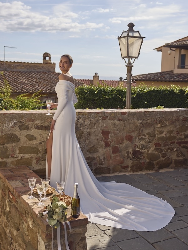 Das Brautkleid Giselle vom Hersteller Modeca, im Brautmodengeschäft Die Braut in Mannheim