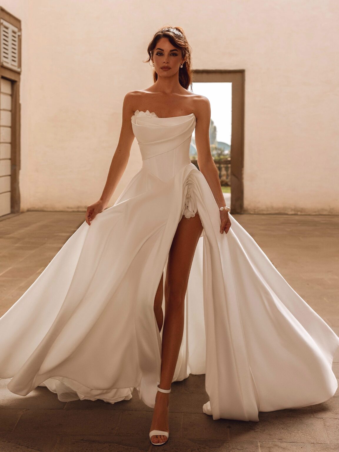 Das Brautkleid Margaret vom Hersteller Dominiss, im Brautmodengeschäft Die Braut in Mannheim